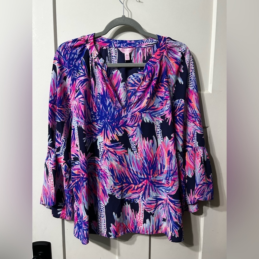 Lilly Pulitzer Matilda Bright Pink & Navy palms Tropical Blouse 💯 Silk - Picture 1 of 5